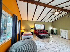 8871 Belmont St in Cypress, CA - Foto de edificio - Building Photo