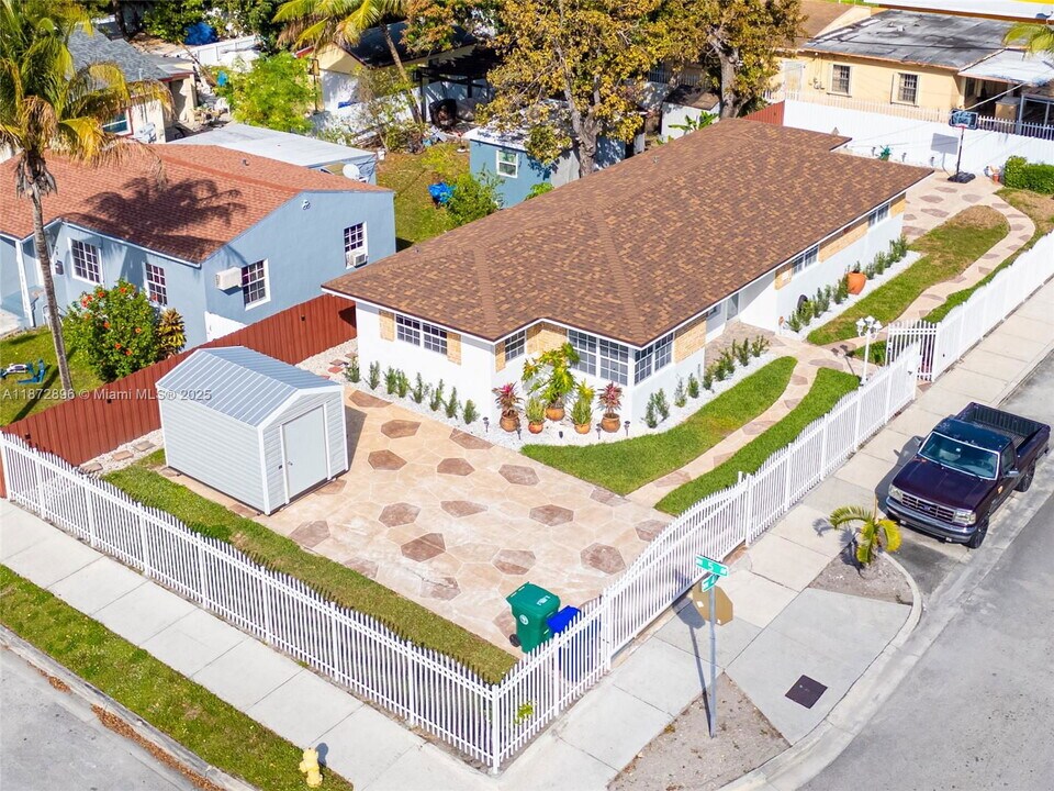 431 NW 47th St in Miami, FL - Building Photo