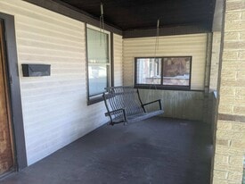 1815 Victoria Ave, Unit 1st floor