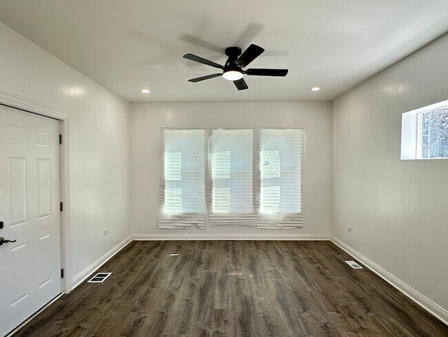 1668 Buena Vista Ave in Chicago Heights, IL - Building Photo - Building Photo
