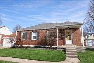 7045 Holly Hills Ave in St. Louis, MO - Building Photo