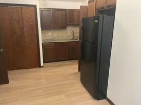 1 Granite Dr in Bethel, CT - Building Photo