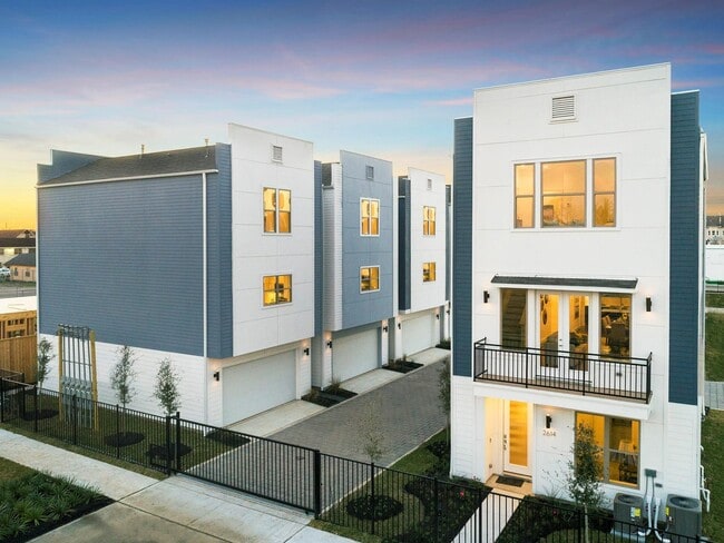 property at 2613 Hutchins St