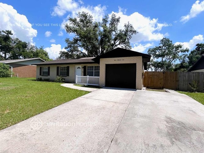 305 Spring Creek Ave in Brandon, FL - Building Photo - Building Photo