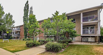 9120-9149 149 St in Edmonton, AB - Building Photo