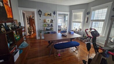 835 Fellsway, Unit 1 in Medford, MA - Foto de edificio - Building Photo