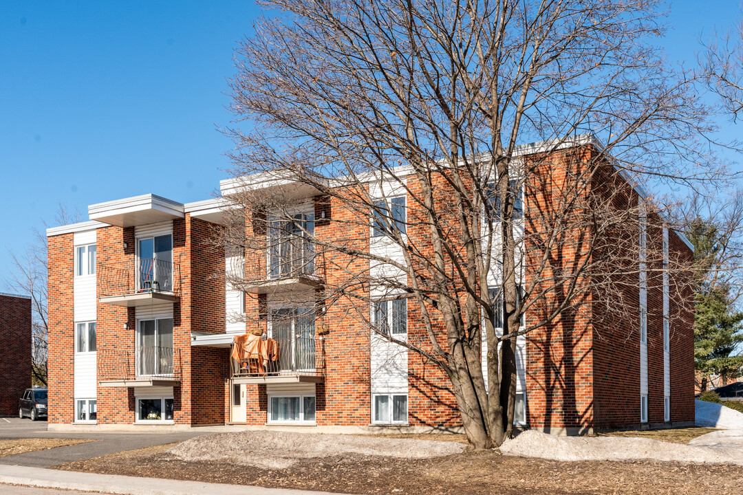 6024 Des Belles-Amours Av in Lévis, QC - Building Photo