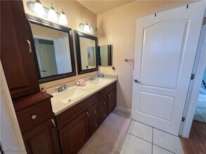 1813 SW 26th St in Cape Coral, FL - Foto de edificio - Building Photo