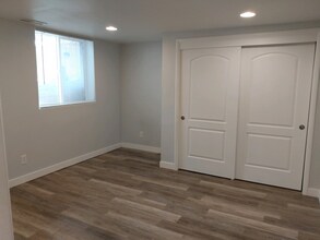 1522 N Hill Field Rd in Layton, UT - Building Photo - Building Photo