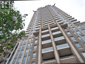 388-3388 Prince of Wales Dr in Mississauga, ON - Building Photo