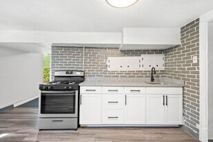 133 Glenmore Ave in Pittsburgh, PA - Building Photo