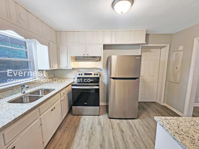 1964 Laurel Ln in Decatur, GA - Building Photo - Building Photo