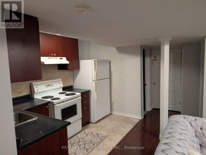3434 Crimson King Cir in Mississauga, ON - Building Photo - Building Photo