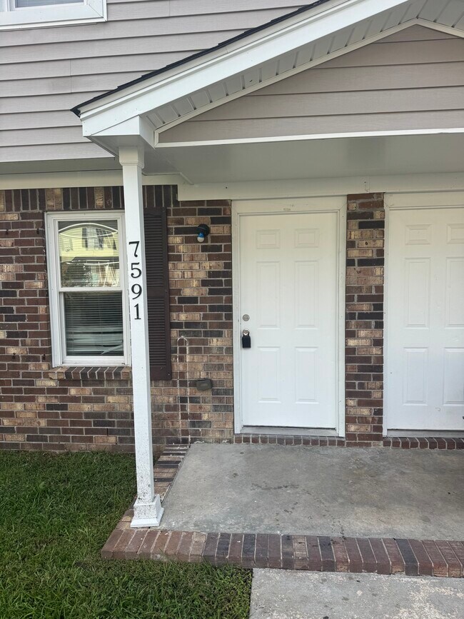 7591 Hunters Ridge Ln in North Charleston, SC - Foto de edificio - Building Photo