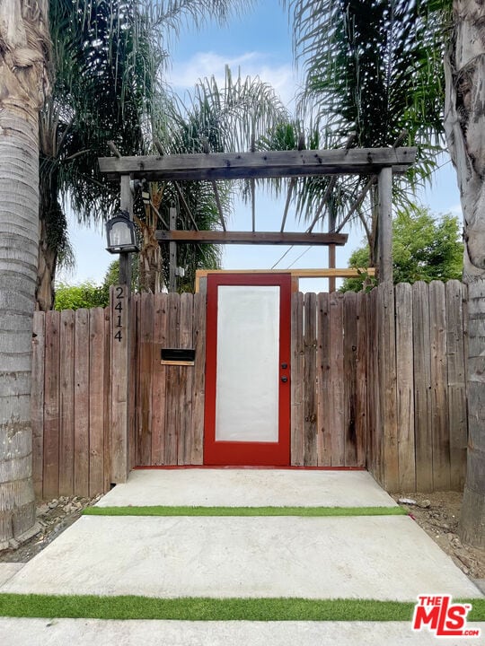 2414 Effie St in Los Angeles, CA - Foto de edificio - Building Photo