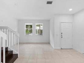 15568 SW 39th St in Miramar, FL - Building Photo