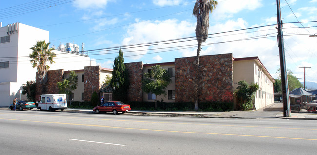 Lankershim Plaza Apartments