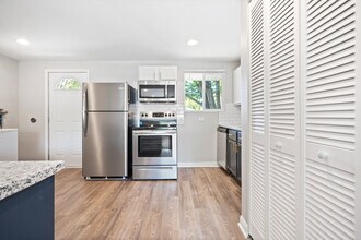 135 Walnut St, Unit D in Gahanna, OH - Foto de edificio - Building Photo