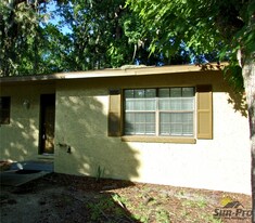 323 Cavanah Dr in Holly Hill, FL - Building Photo