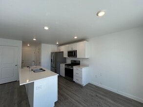 1712 E Fall St in Eagle Mountain, UT - Building Photo - Building Photo