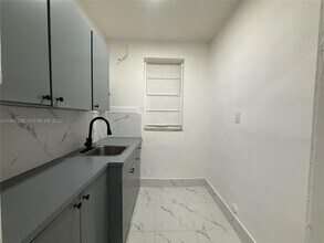 1560 SW 5th St, Unit 3 in Miami, FL - Building Photo - Building Photo