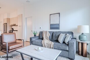 2623 Keene St, Unit 437 in Houston, TX - Building Photo