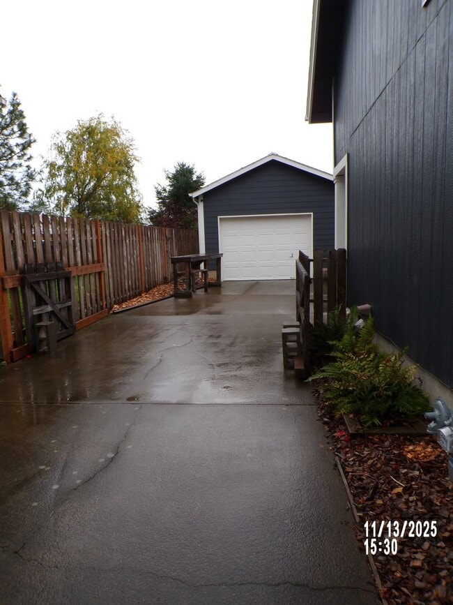 1238 SE Goodnight Ave in Corvallis, OR - Building Photo - Building Photo