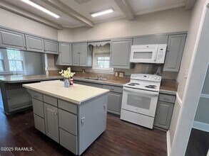 311 S Morgan Ave in Broussard, LA - Building Photo - Building Photo