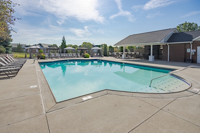 Charleston Pines in Florence, KY - Foto de edificio - Building Photo