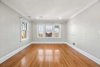 1045 Adams St in Boston, MA - Foto de edificio - Building Photo