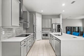 6875 Arnoldson St in Orlando, FL - Building Photo - Building Photo