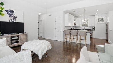 420 Maple Ave S in Riverhead, NY - Building Photo - Building Photo
