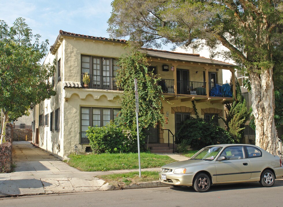 661 S Cloverdale Ave in Los Angeles, CA - Foto de edificio
