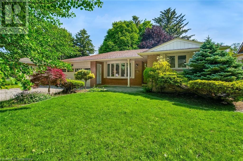 229 Simon Dr in Burlington, ON - Building Photo