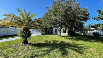 2832 Bay St in Sarasota, FL - Building Photo