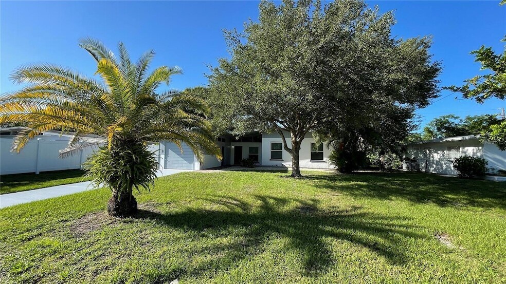 2832 Bay St in Sarasota, FL - Building Photo