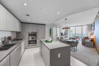4111 S Ocean Dr in Hollywood, FL - Building Photo - Building Photo