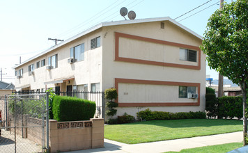 270 W Ash Ave in Burbank, CA - Foto de edificio - Building Photo