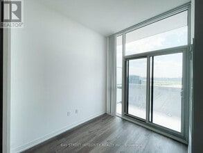 28 Interchange Wy in Vaughan, ON - Building Photo - Building Photo