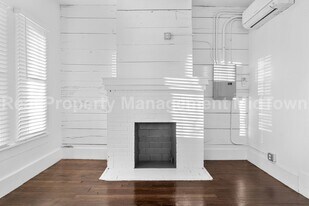813 May St in Fort Worth, TX - Building Photo