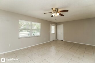 150 Hidden Lake Dr in Sanford, FL - Building Photo - Building Photo