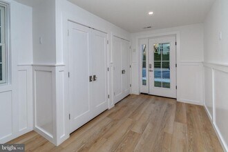 17 Wilson St in Lambertville, NJ - Foto de edificio - Building Photo