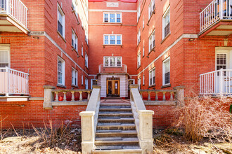 4802 De La Côte-Des-Neiges Ch in Montréal, QC - Building Photo - Building Photo