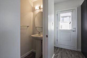 655-655 Watt Blvd SW in Edmonton, AB - Building Photo - Building Photo