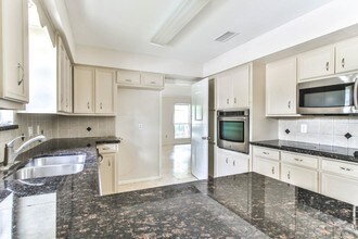 3839 Sun Valley Dr in Houston, TX - Building Photo - Building Photo