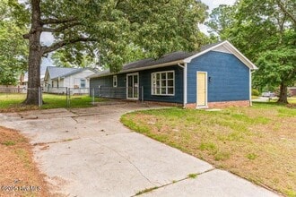 210 Stillwood Dr in Jacksonville, NC - Building Photo - Building Photo