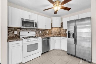 46 Prestwick Way in Edison, NJ - Foto de edificio - Building Photo