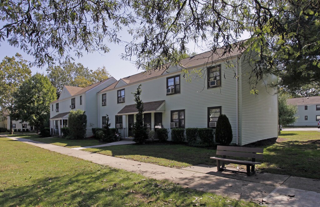 New Milford Estates New Milford, NJ Apartments