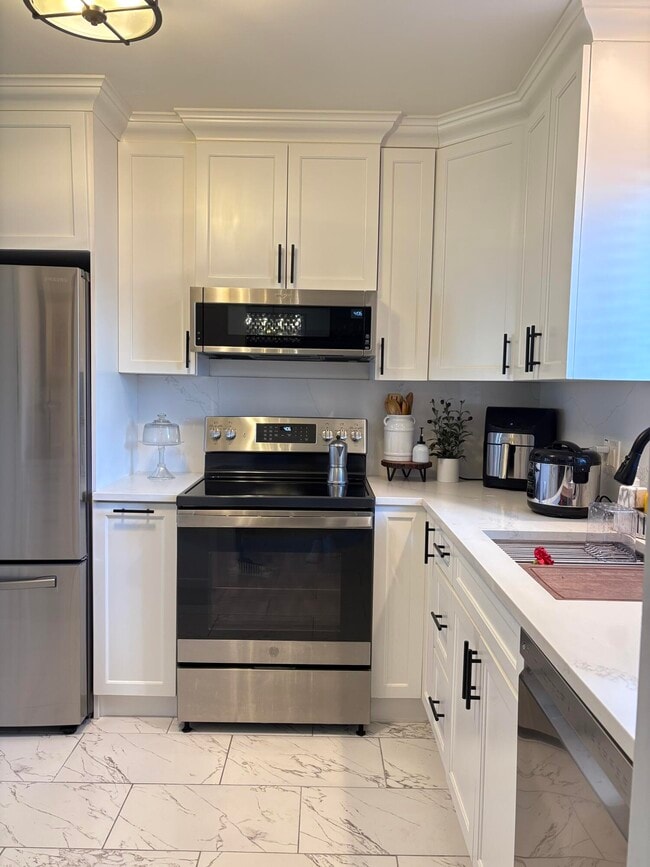 property at 2534 Boundbrook Dr S