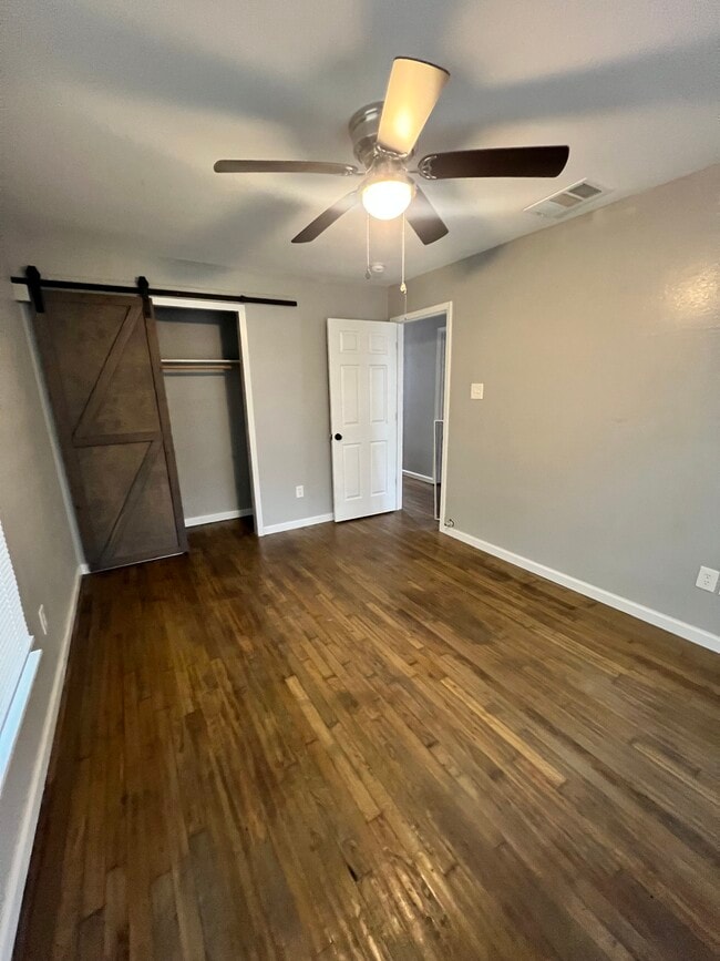 806 Edmondson St in Greenville, TX - Building Photo - Building Photo